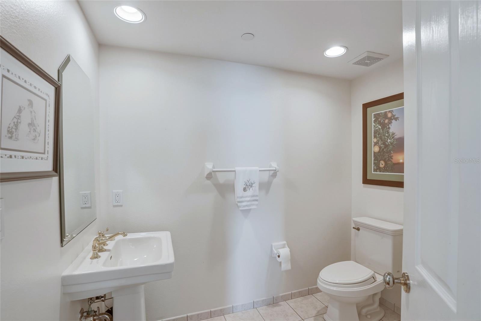 Listing photo id 13 for 1180 Gulf Boulevard 1805