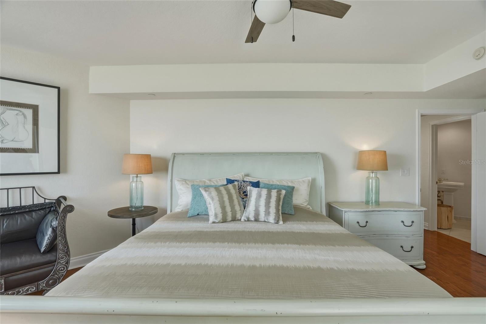 Listing photo id 15 for 1180 Gulf Boulevard 1805