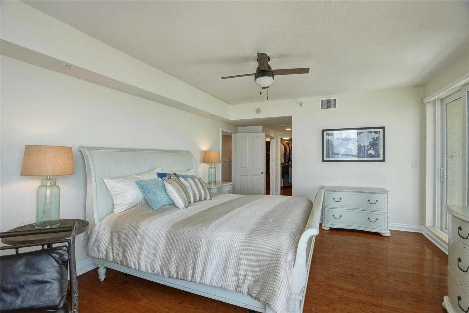 Listing photo id 16 for 1180 Gulf Boulevard 1805