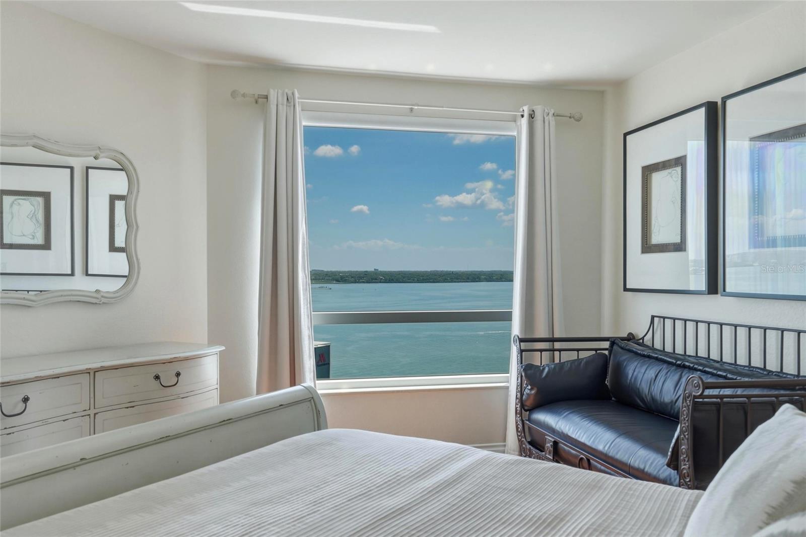 Listing photo id 17 for 1180 Gulf Boulevard 1805