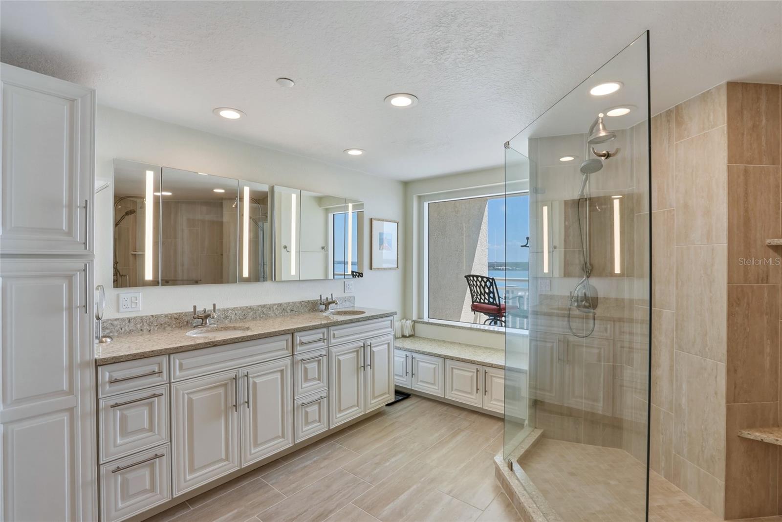 Listing photo id 19 for 1180 Gulf Boulevard 1805