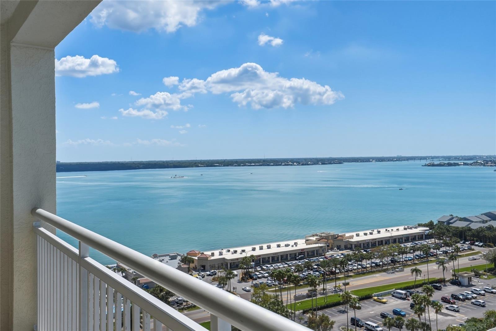 Listing photo id 32 for 1180 Gulf Boulevard 1805