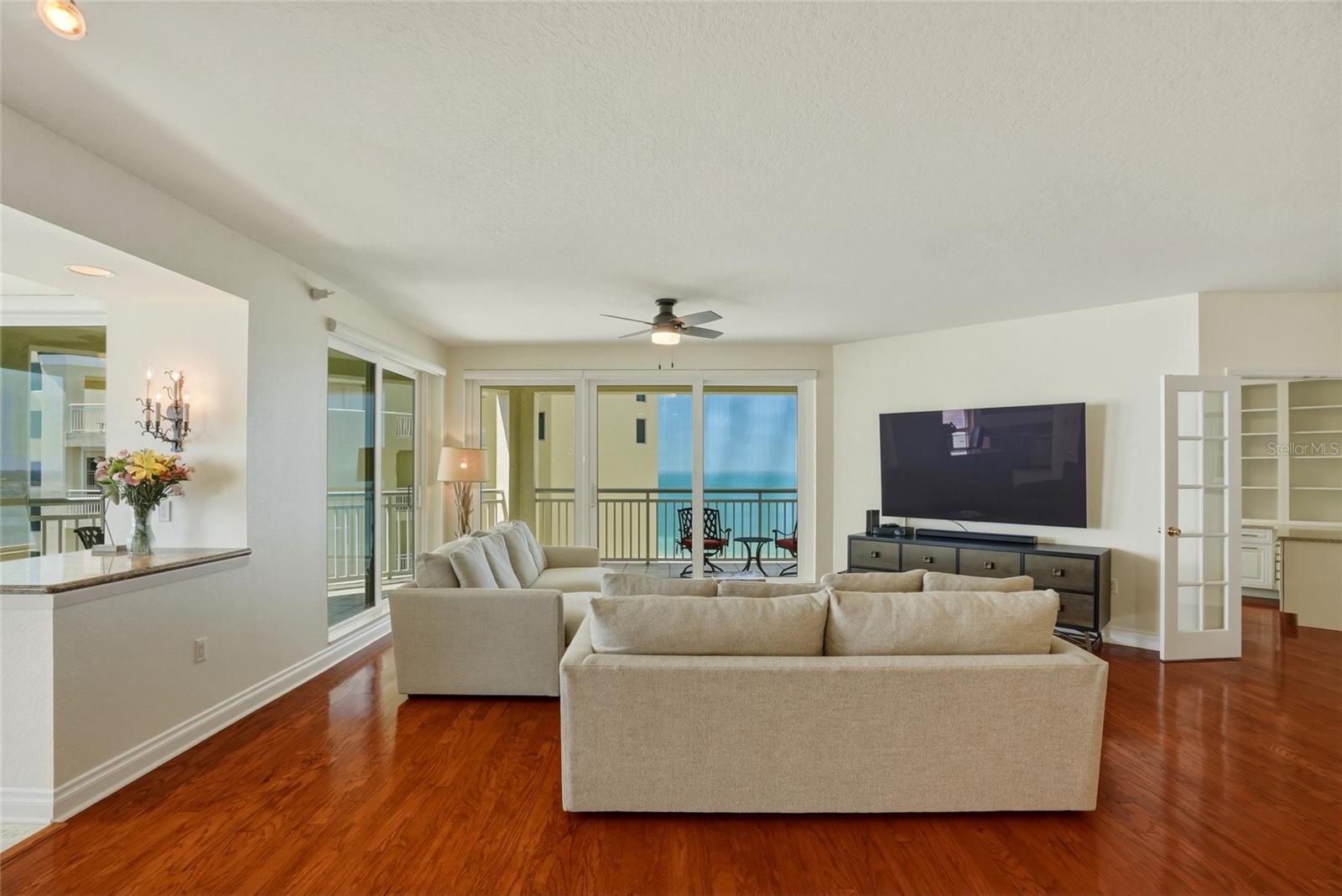 Listing photo id 2 for 1180 Gulf Boulevard 1805