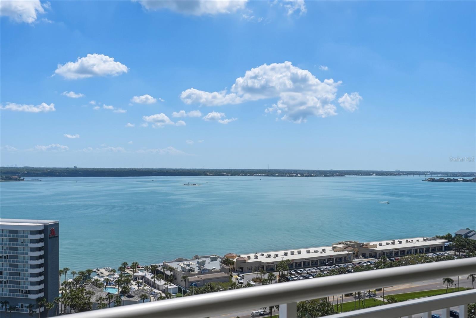 Listing photo id 39 for 1180 Gulf Boulevard 1805