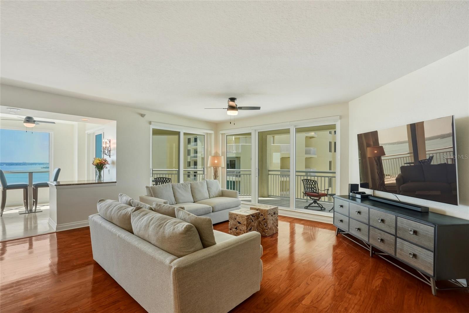 Listing photo id 3 for 1180 Gulf Boulevard 1805