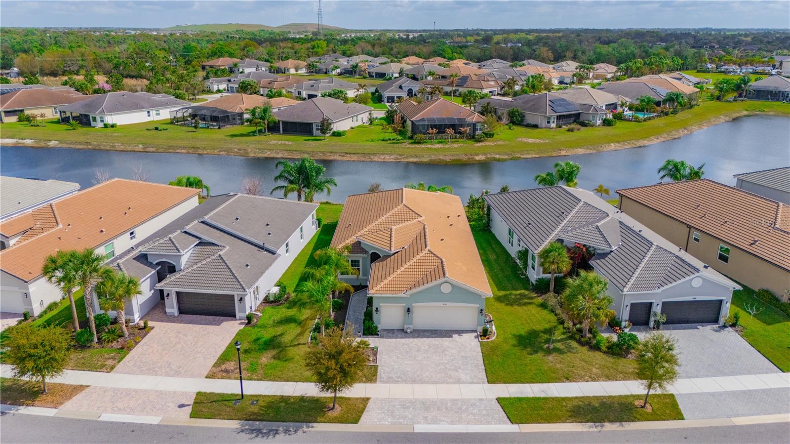 Image 32 of 51 For 4916 Sevilla Shores Drive