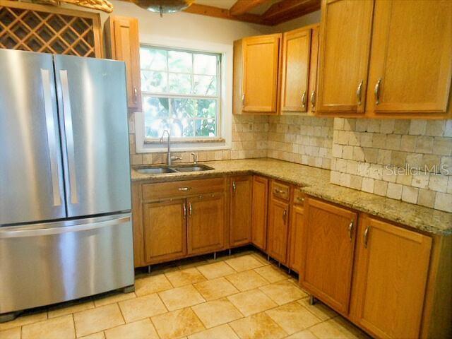 Listing photo id 8 for 2925 Paris Street