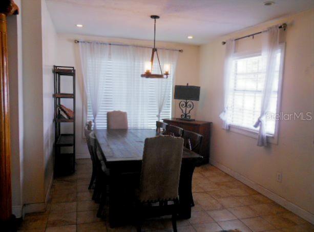 Listing photo id 9 for 2925 Paris Street