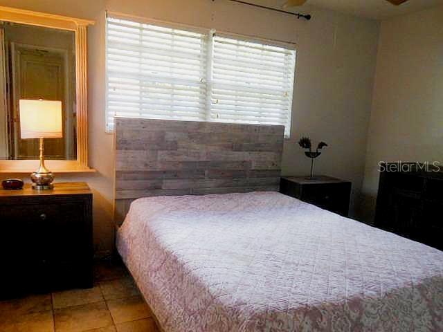 Listing photo id 10 for 2925 Paris Street