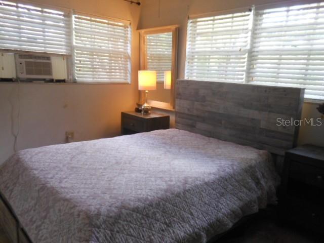 Listing photo id 11 for 2925 Paris Street