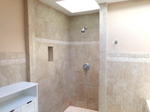 Listing photo id 12 for 2925 Paris Street