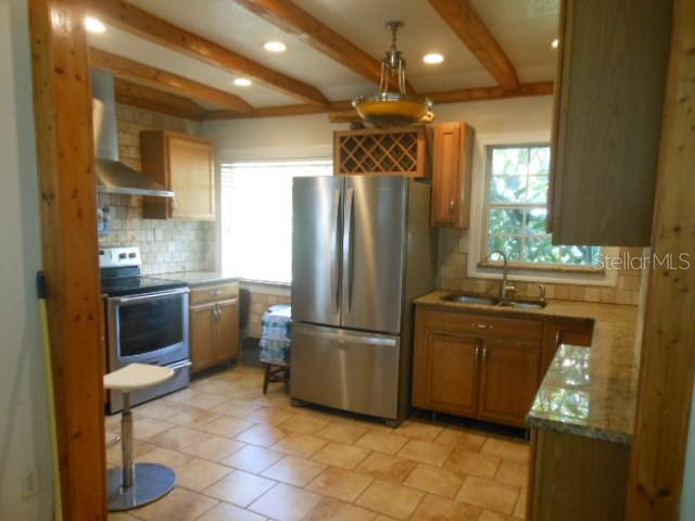 Listing photo id 4 for 2925 Paris Street