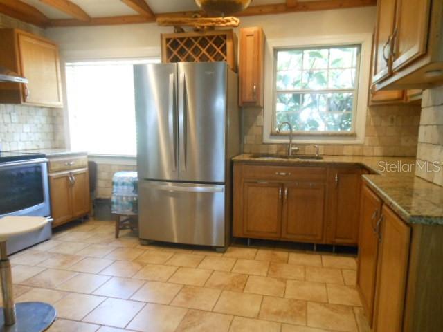 Listing photo id 6 for 2925 Paris Street