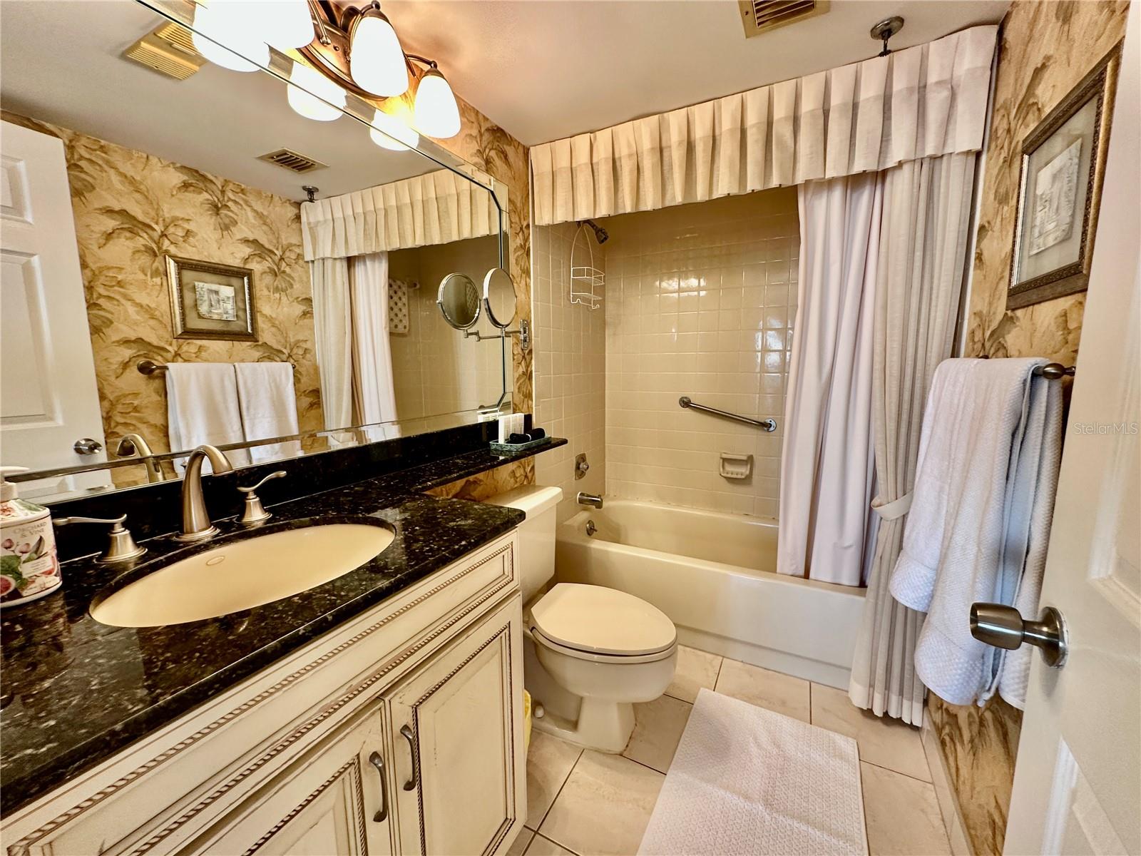 Image 16 of 91 For 15462 Gulf Boulevard 501