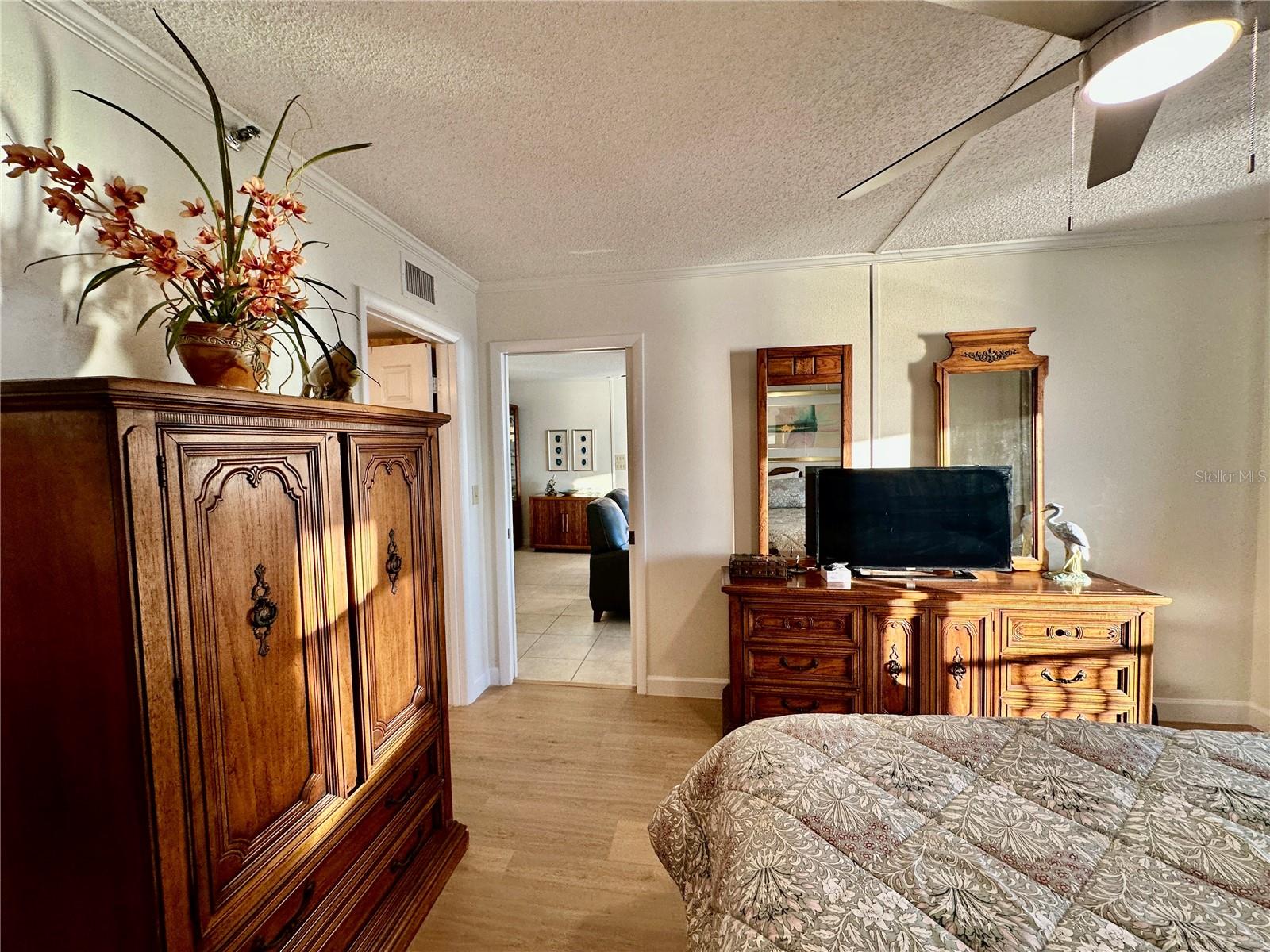 Image 18 of 91 For 15462 Gulf Boulevard 501