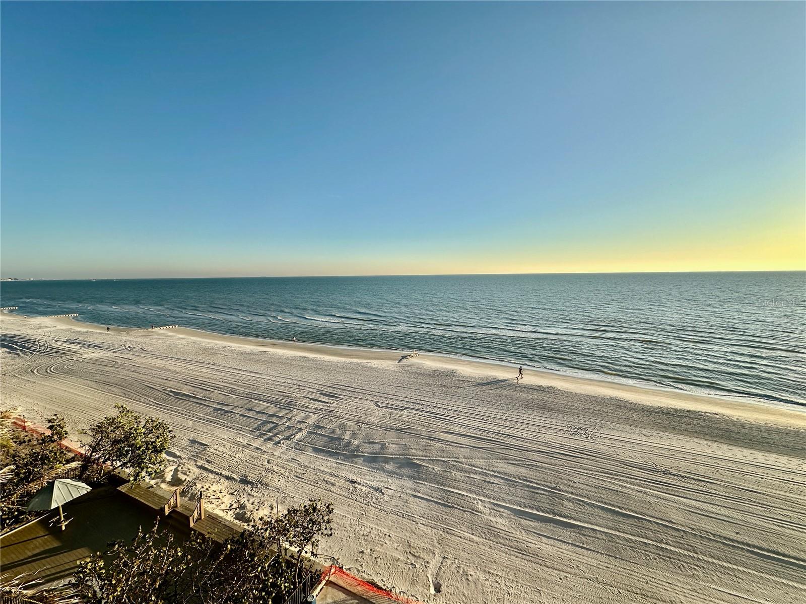 Image 21 of 91 For 15462 Gulf Boulevard 501