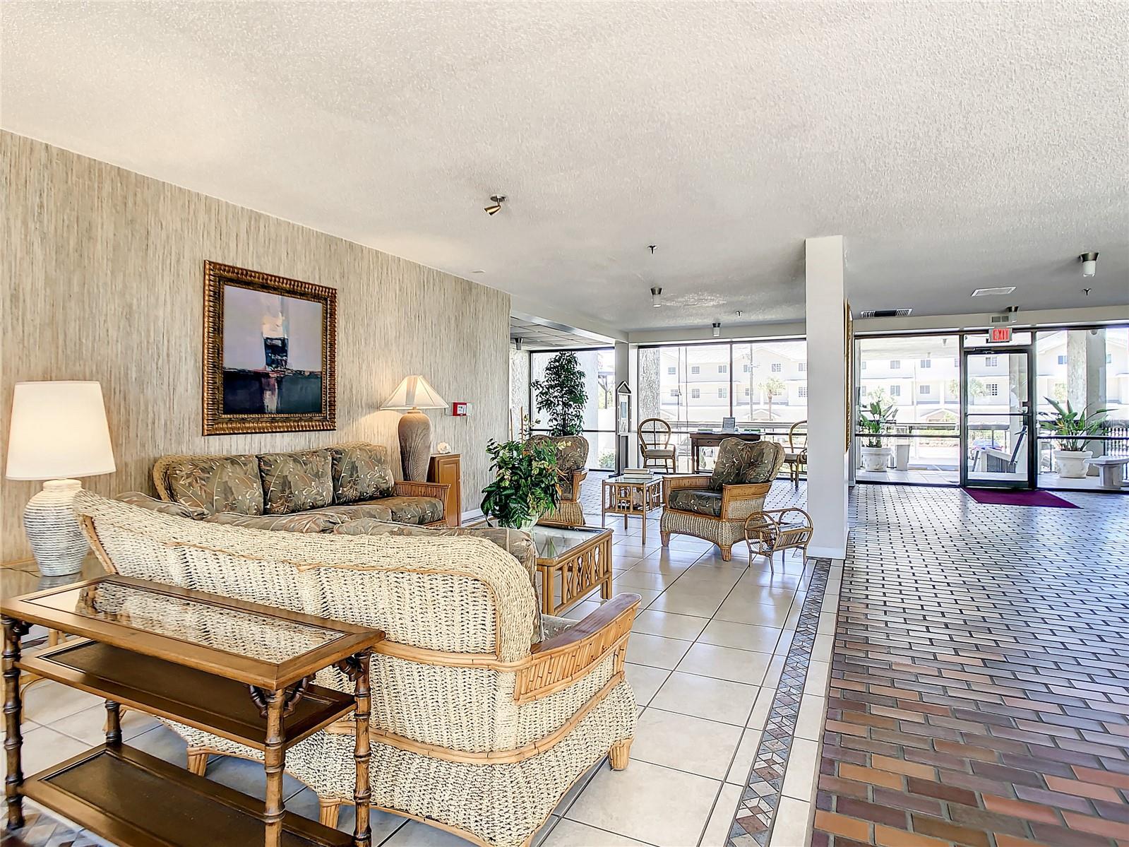 Image 29 of 91 For 15462 Gulf Boulevard 501