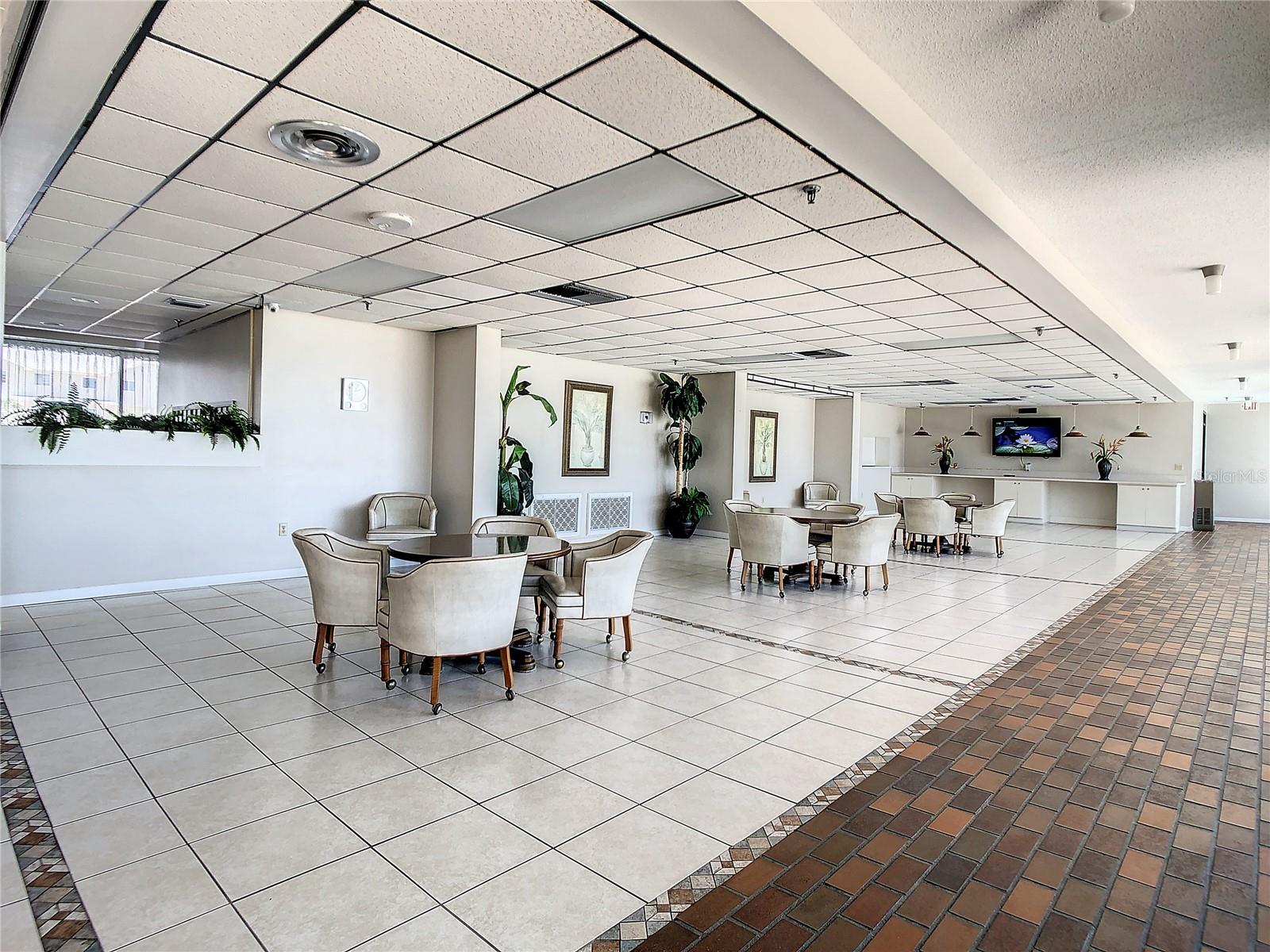 Image 32 of 91 For 15462 Gulf Boulevard 501