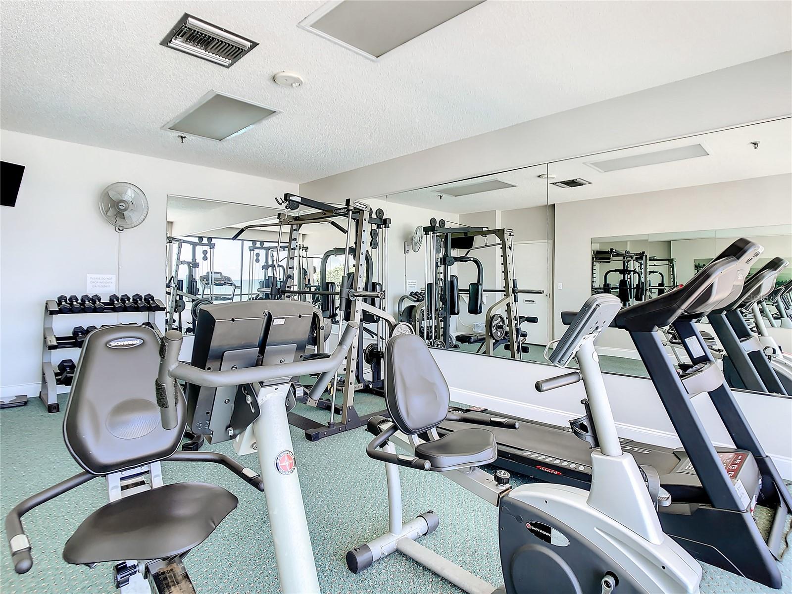 Image 36 of 91 For 15462 Gulf Boulevard 501