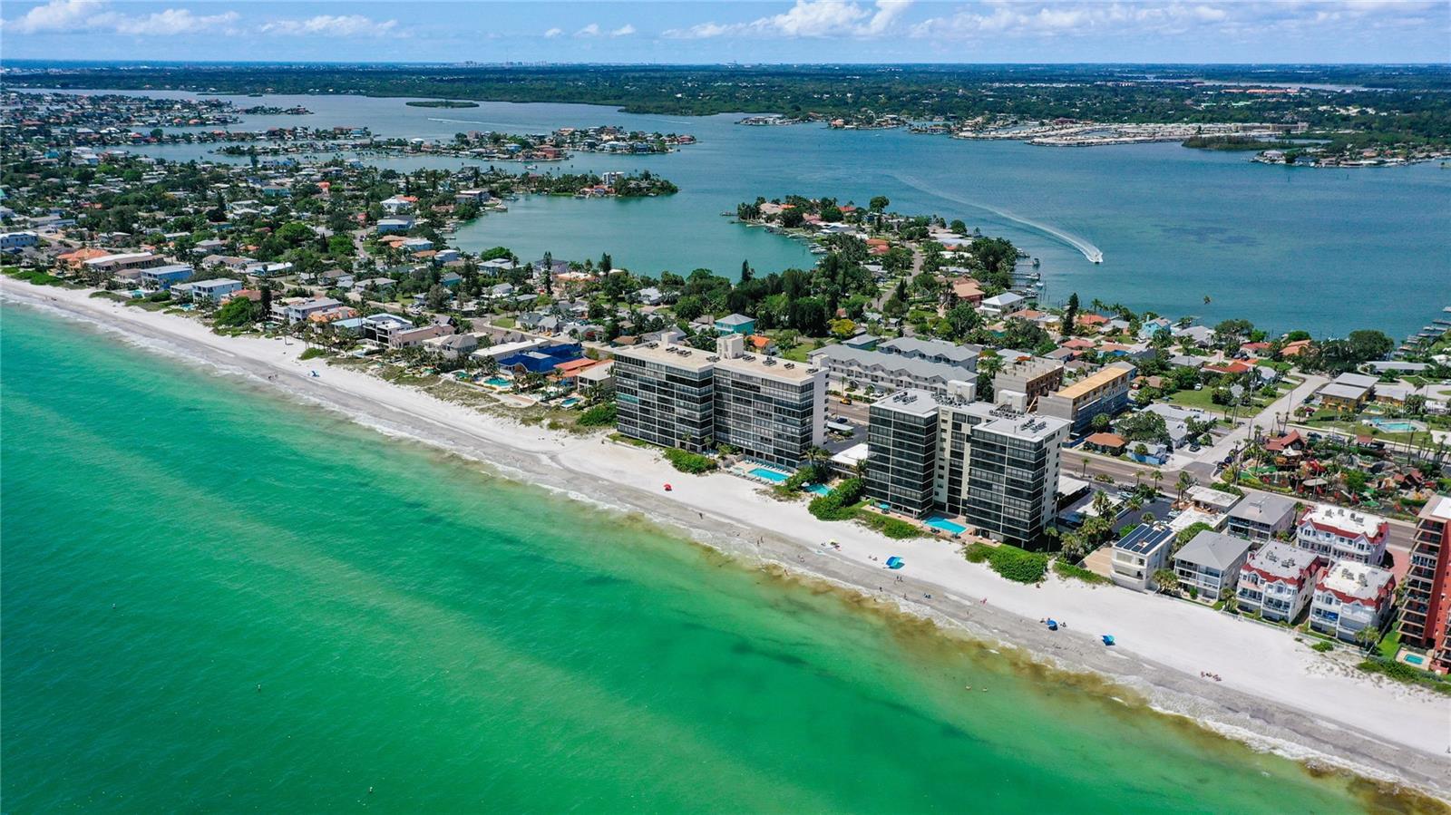 Image 43 of 91 For 15462 Gulf Boulevard 501