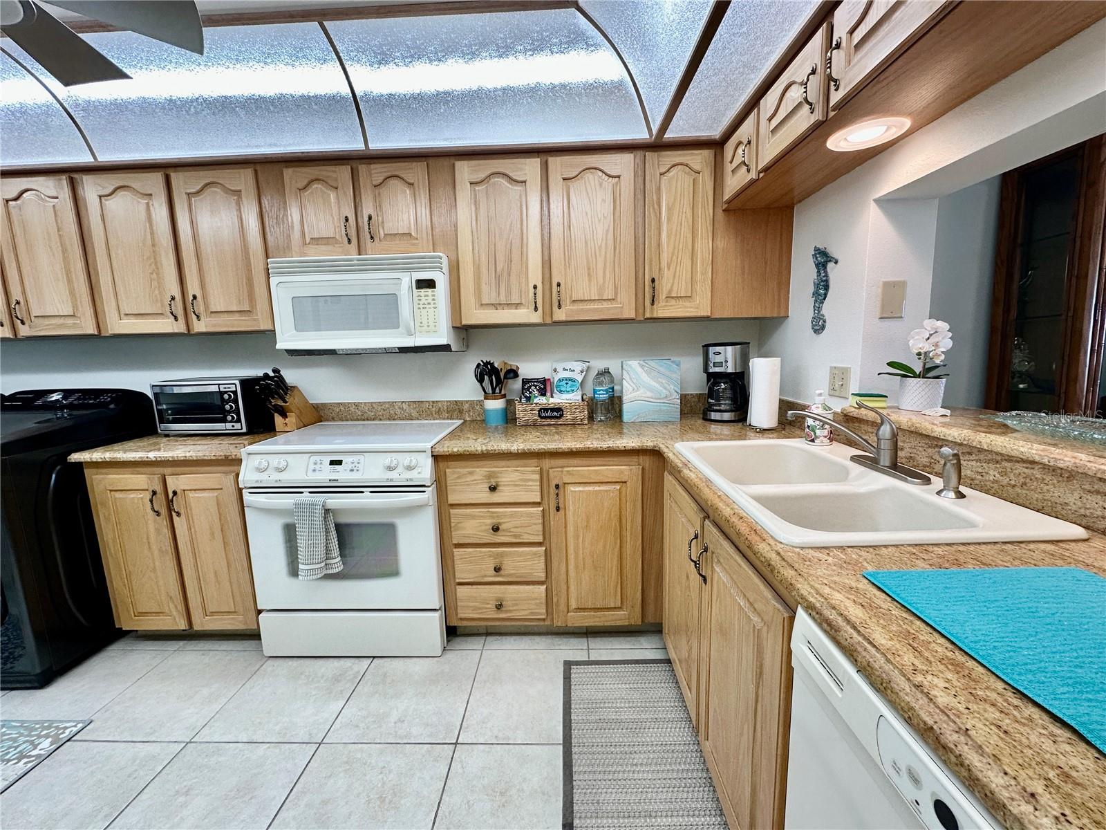 Image 53 of 91 For 15462 Gulf Boulevard 501