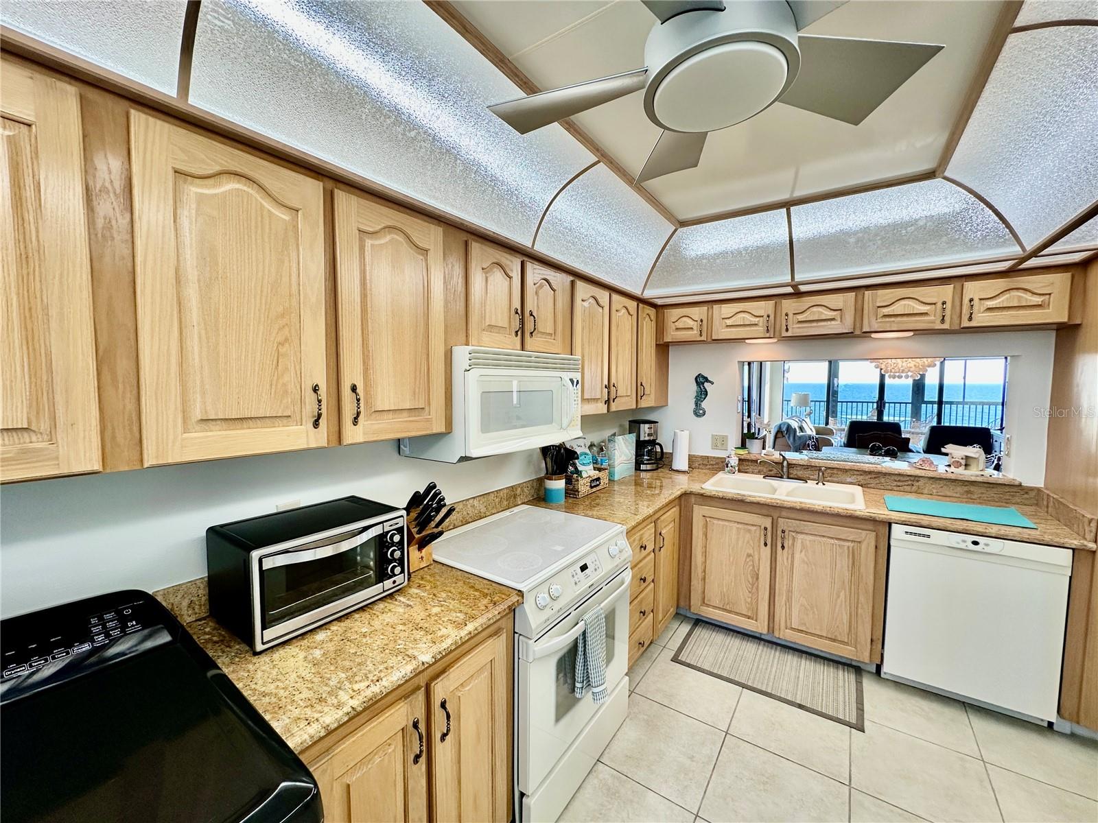 Image 67 of 91 For 15462 Gulf Boulevard 501