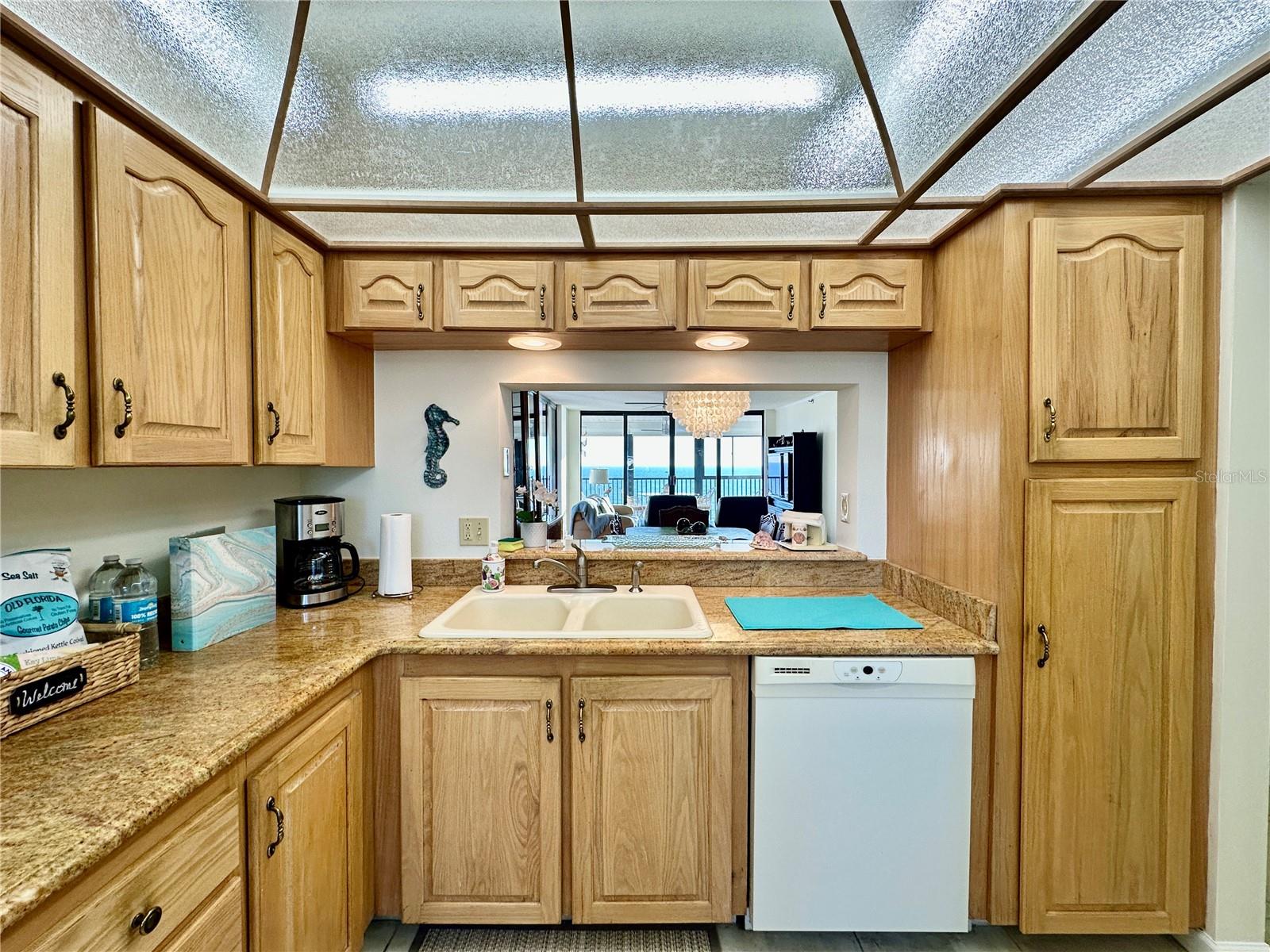 Image 68 of 91 For 15462 Gulf Boulevard 501