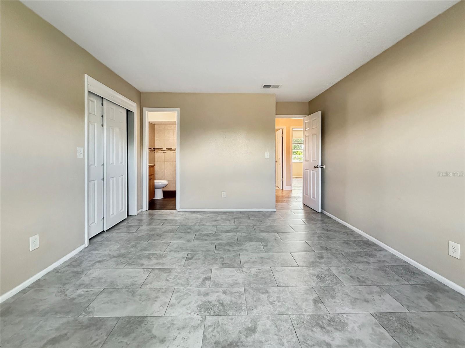 Image 28 of 41 For 7210 Manhattan Avenue 2524