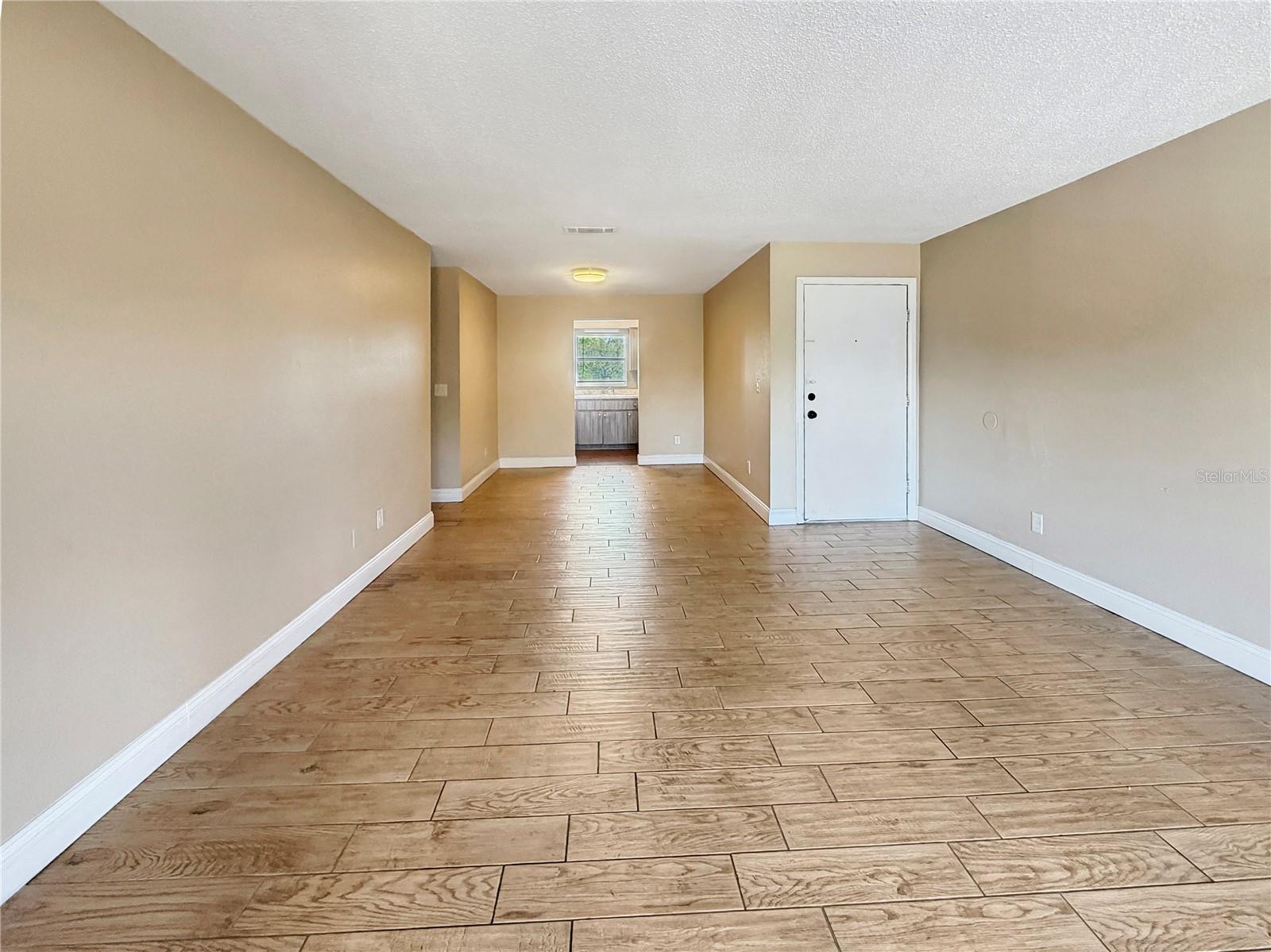 Image 6 of 41 For 7210 Manhattan Avenue 2524