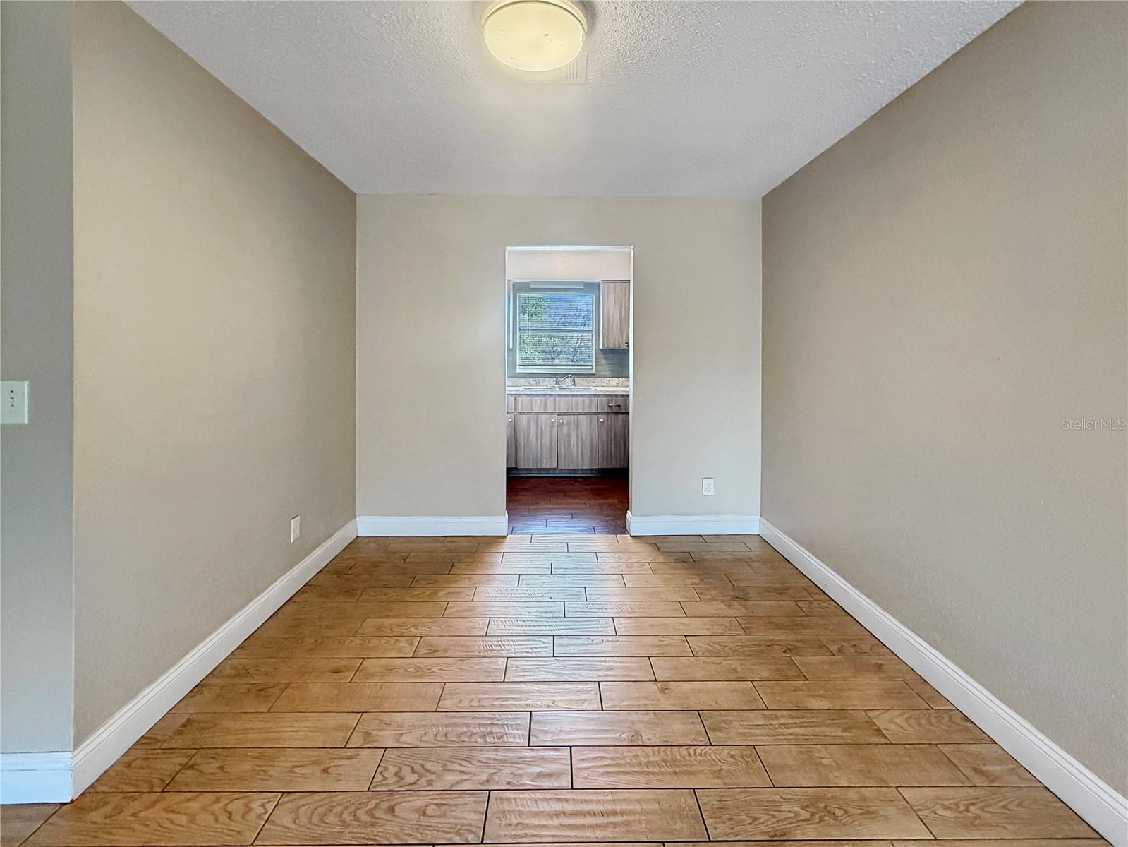 Image 7 of 41 For 7210 Manhattan Avenue 2524