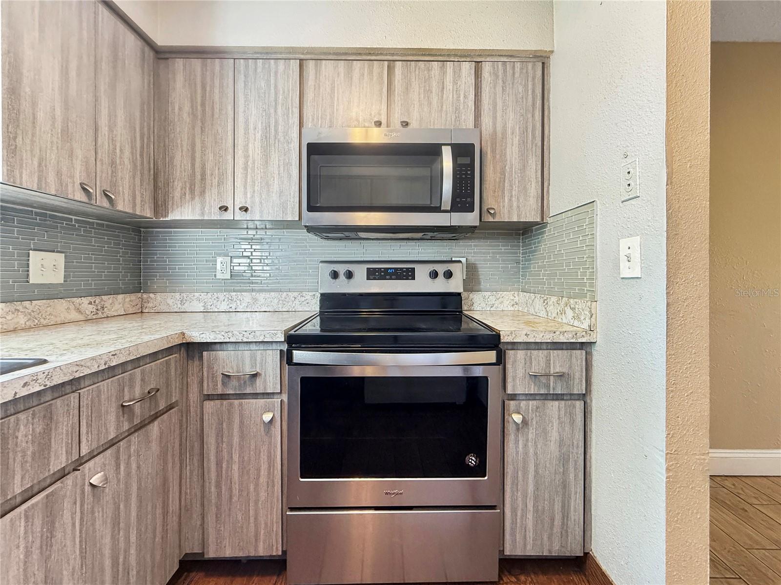 Image 9 of 41 For 7210 Manhattan Avenue 2524