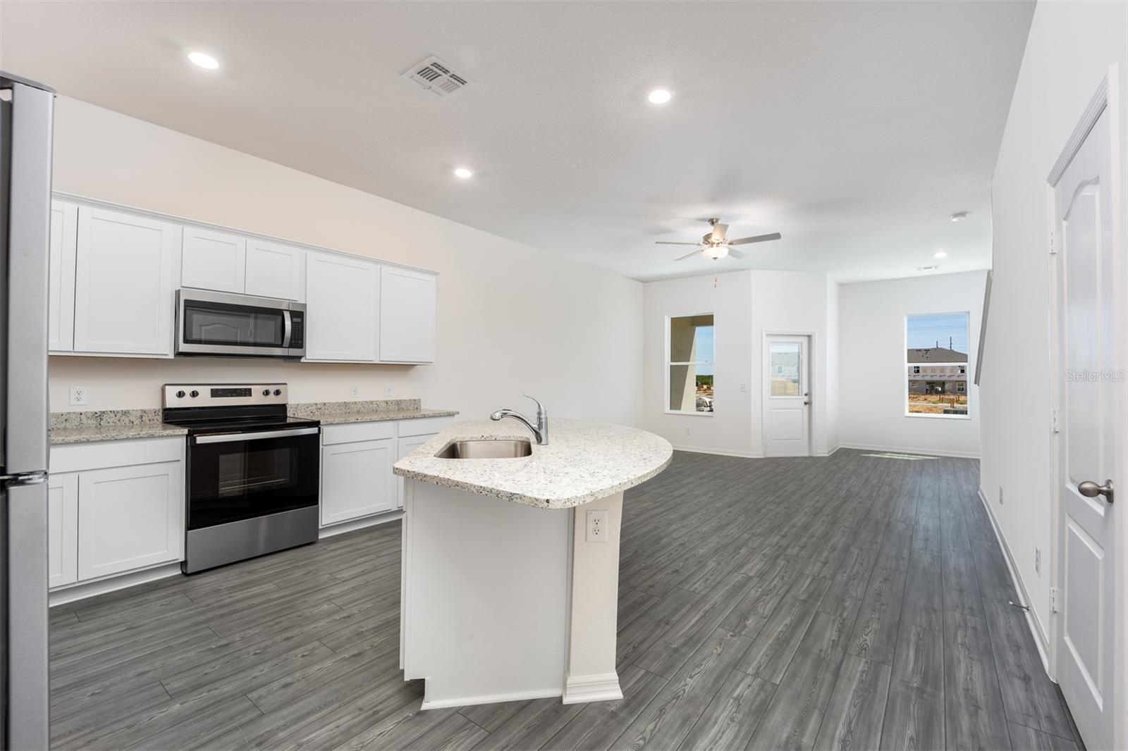 Image 3 of 16 For 696 Poppy Lane