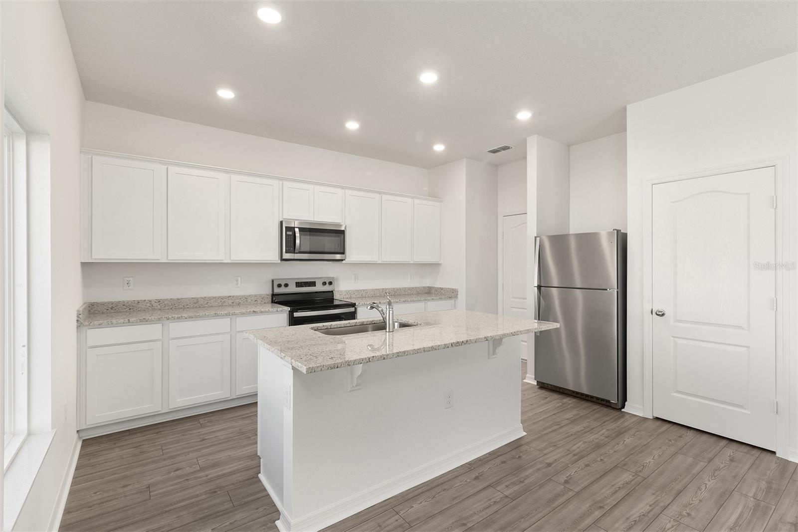 Image 3 of 25 For 1790 White Elephant Loop