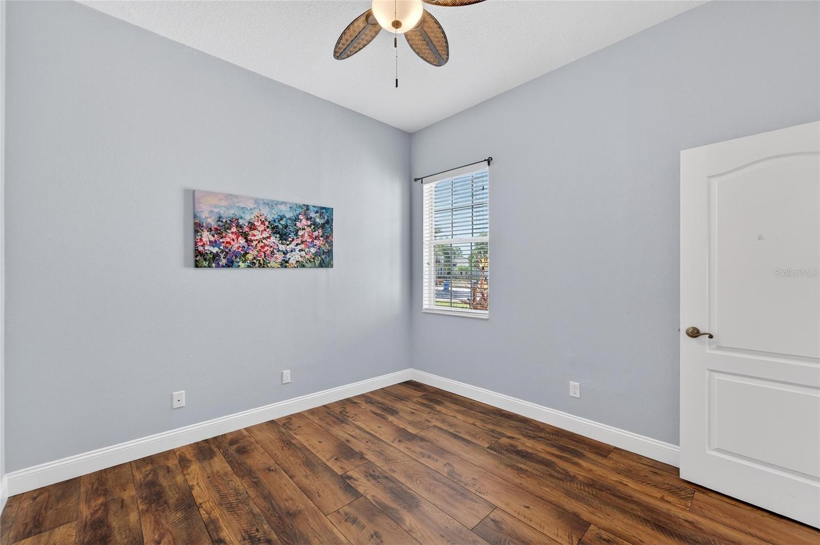 Image 10 of 47 For 915 Regal Manor Way