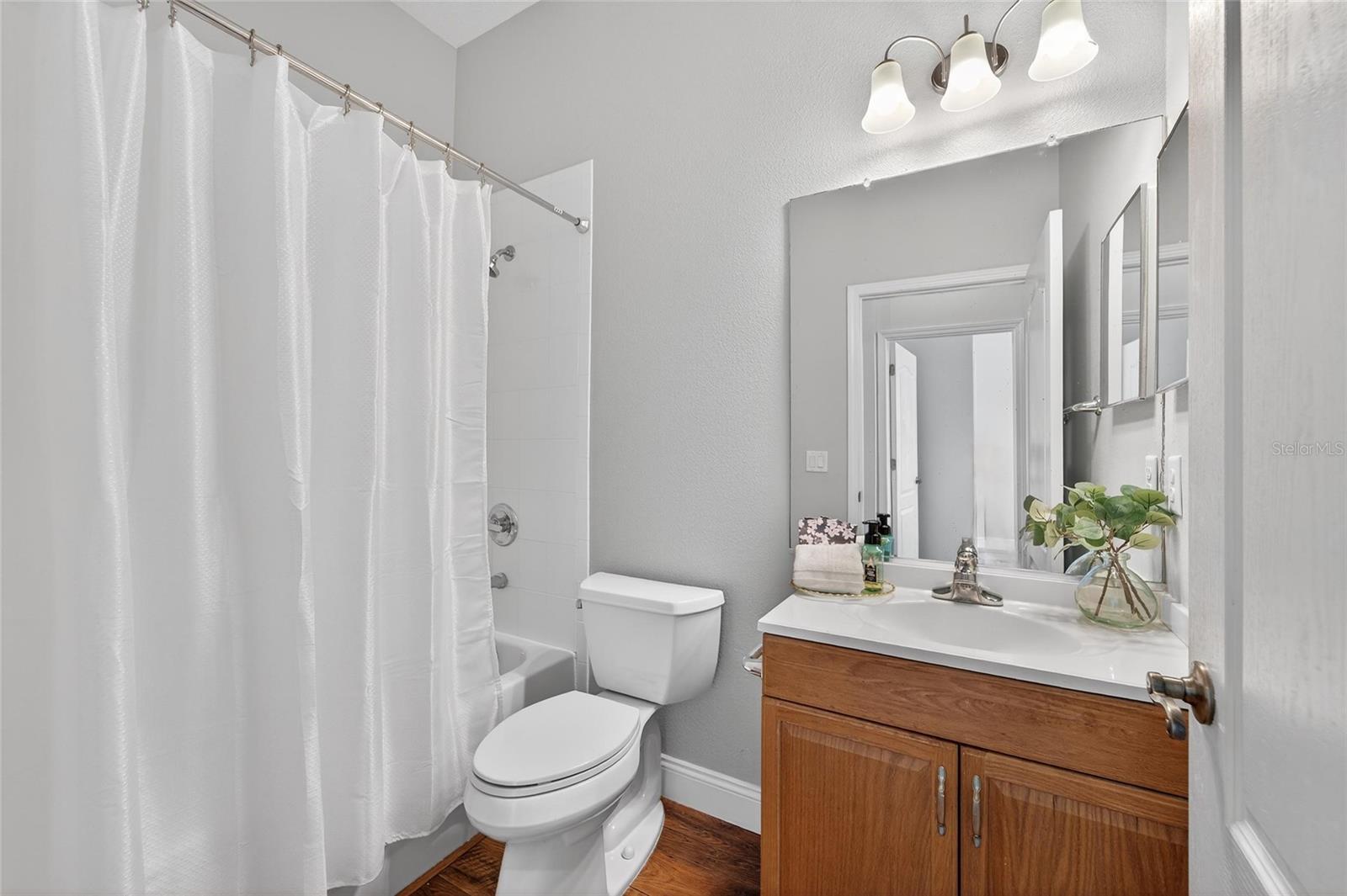 Image 11 of 47 For 915 Regal Manor Way