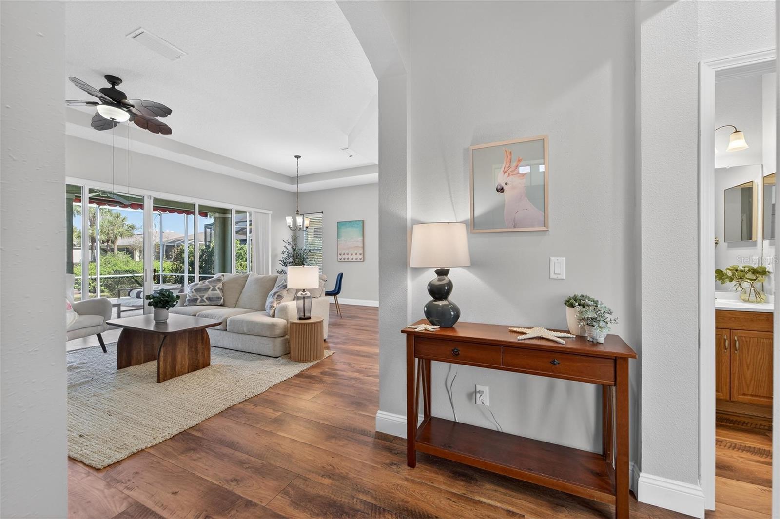 Image 12 of 47 For 915 Regal Manor Way