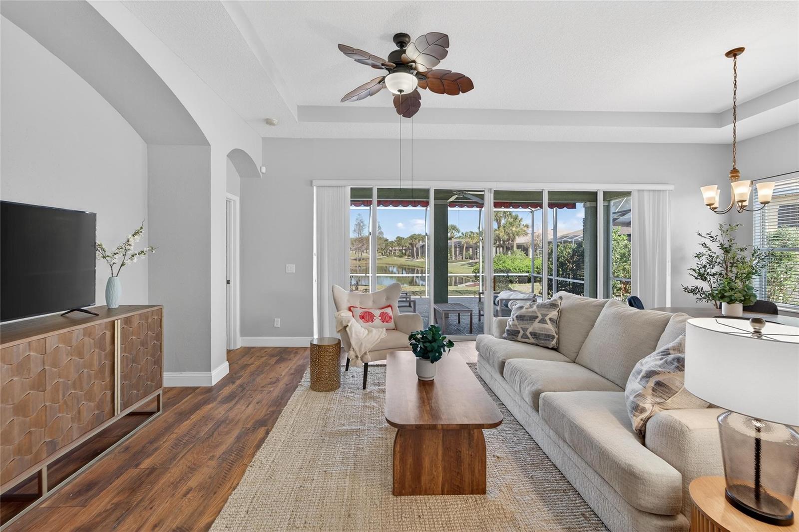 Image 14 of 47 For 915 Regal Manor Way