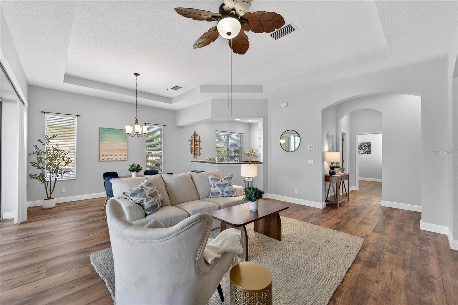 Image 15 of 47 For 915 Regal Manor Way