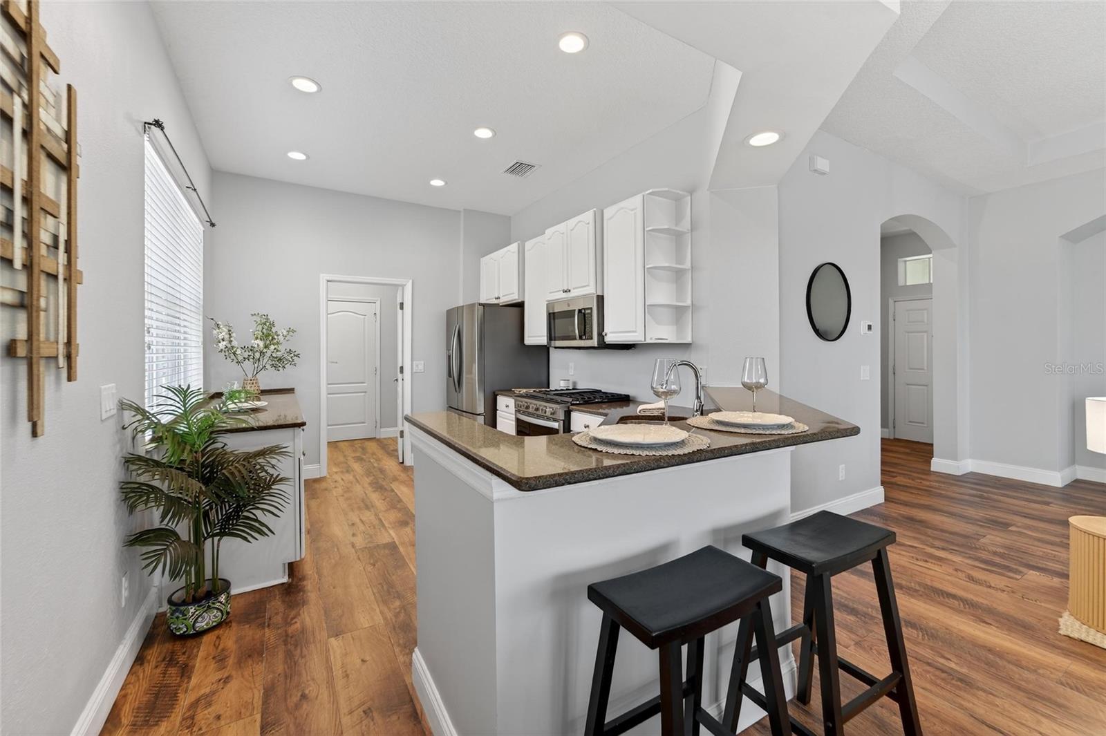 Image 19 of 47 For 915 Regal Manor Way