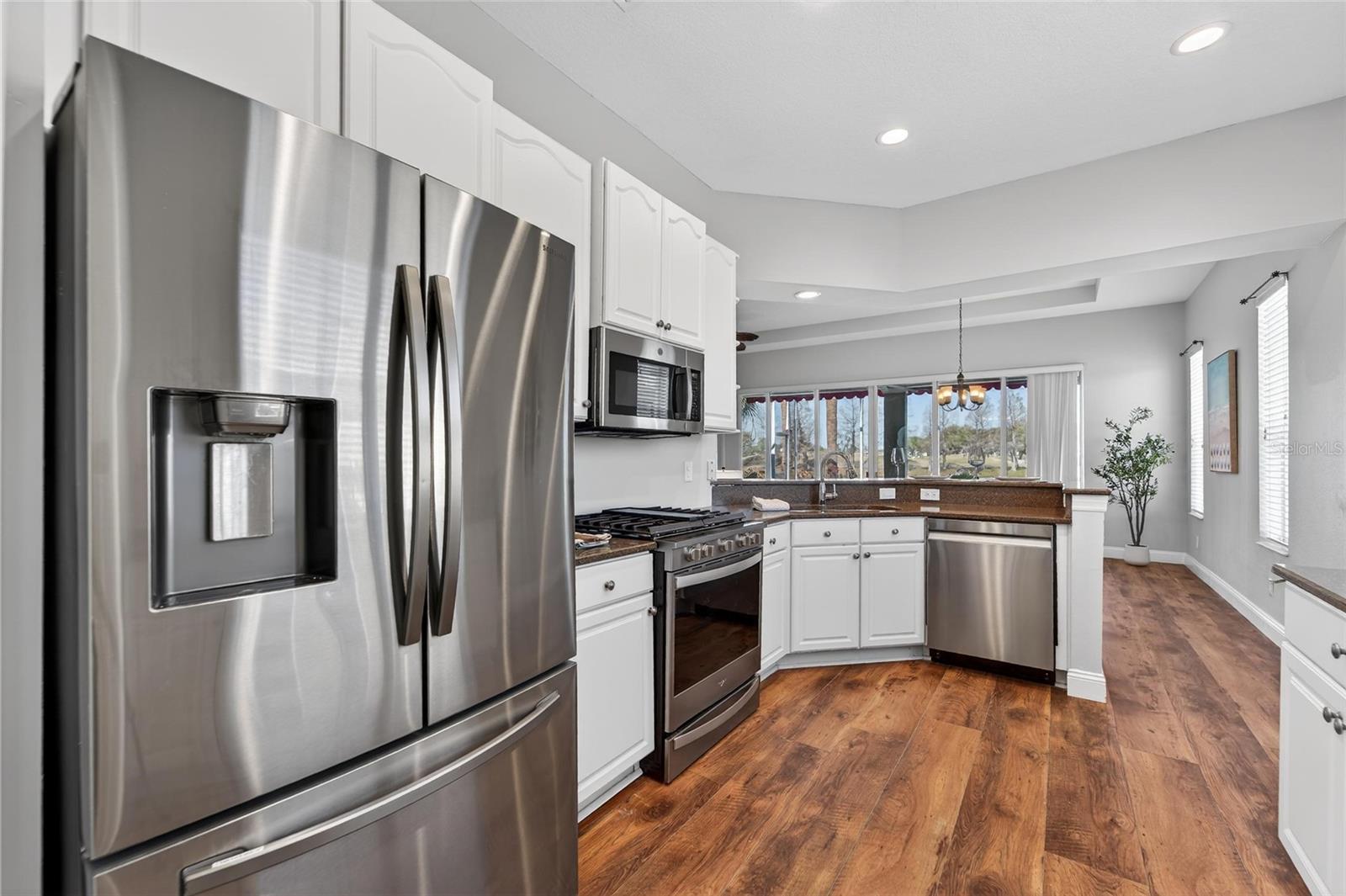 Image 22 of 47 For 915 Regal Manor Way