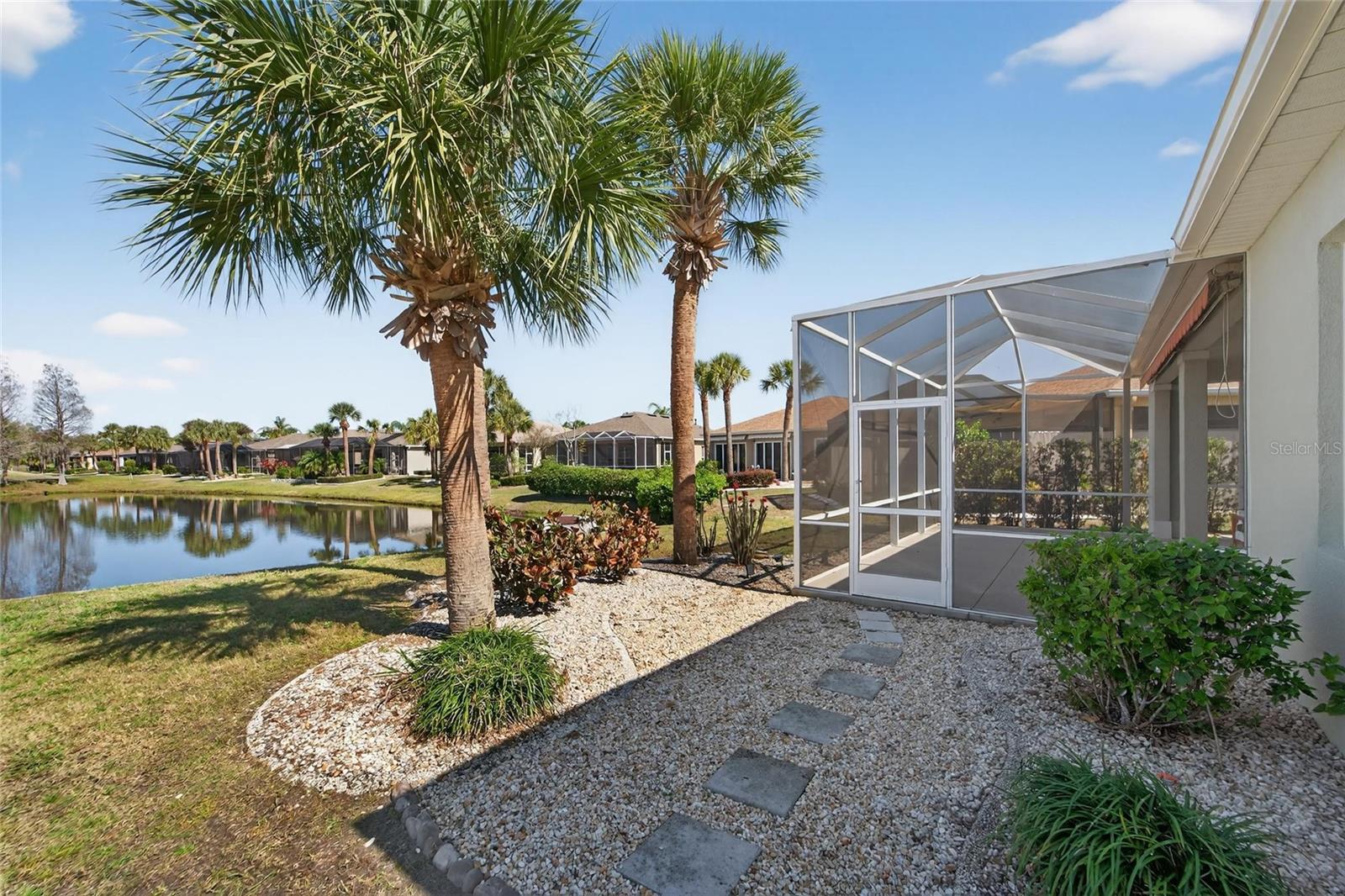 Image 28 of 47 For 915 Regal Manor Way