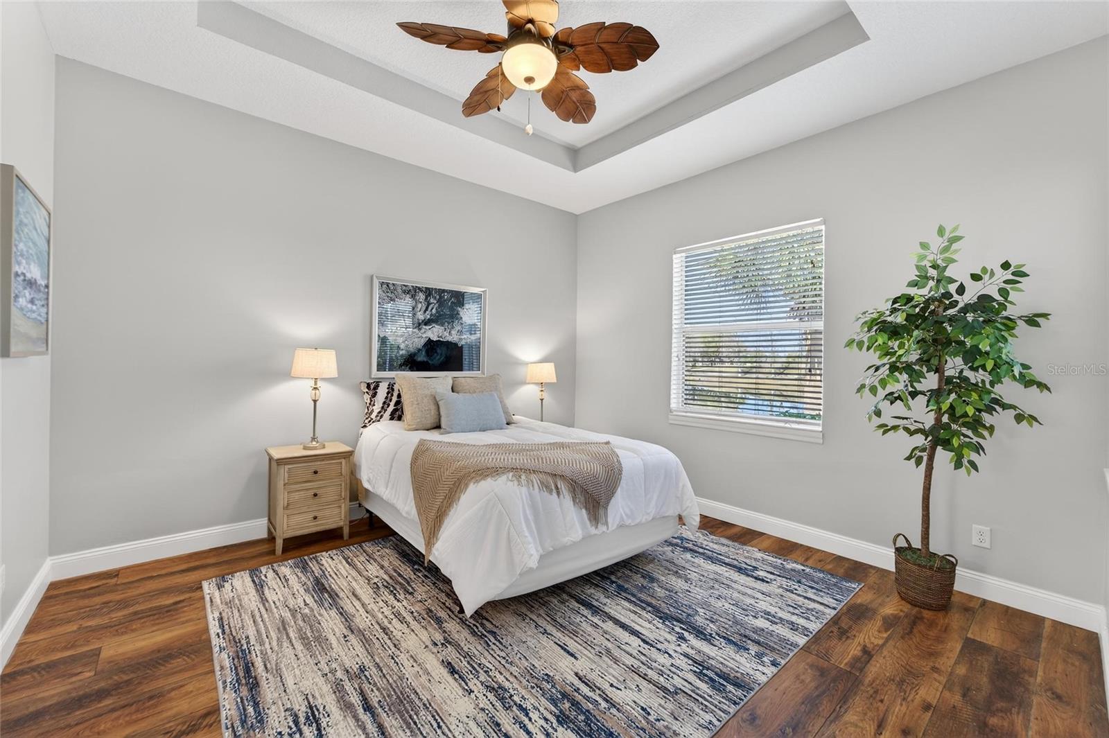 Image 5 of 47 For 915 Regal Manor Way