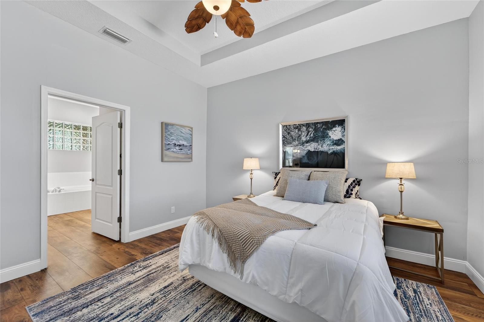 Image 7 of 47 For 915 Regal Manor Way