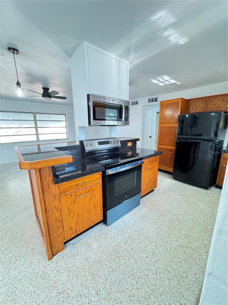 Image 4 of 19 For 8484 120th Street