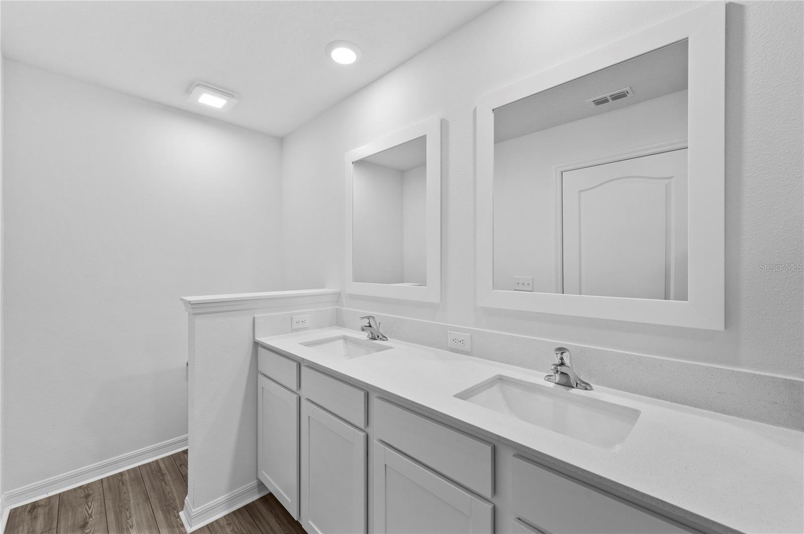 Image 17 of 23 For 560 Bay Leaf Drive