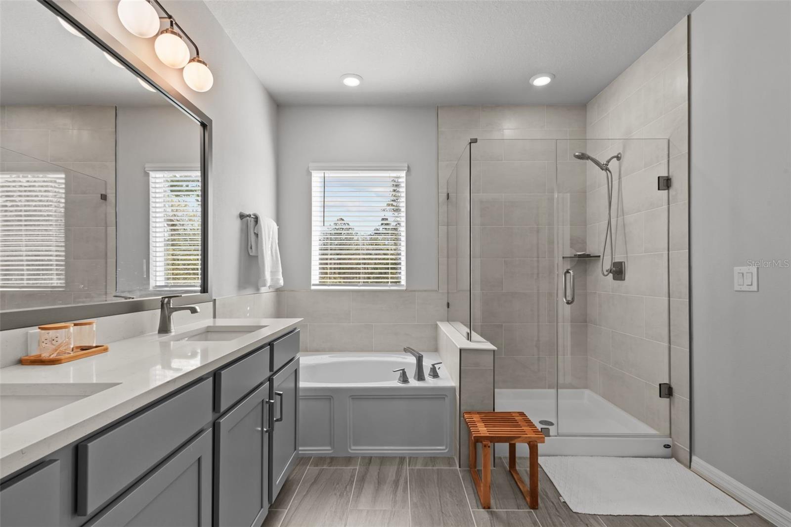 Listing photo id 17 for 17240 Balance Cove