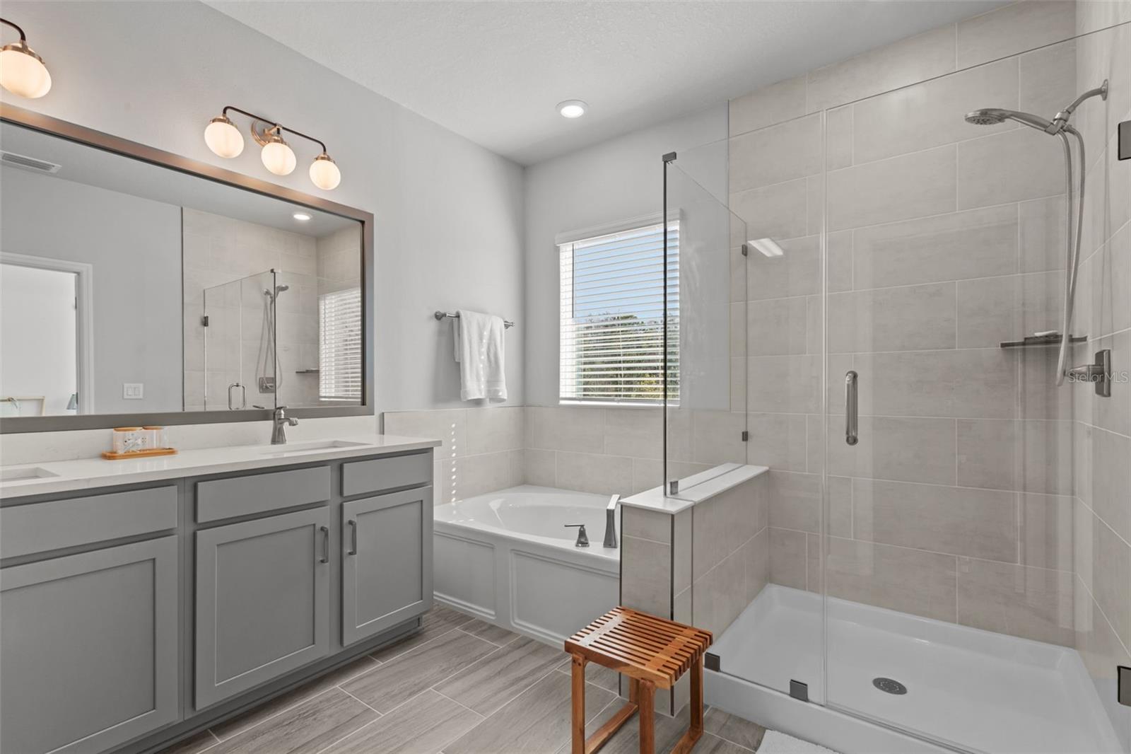 Listing photo id 5 for 17240 Balance Cove