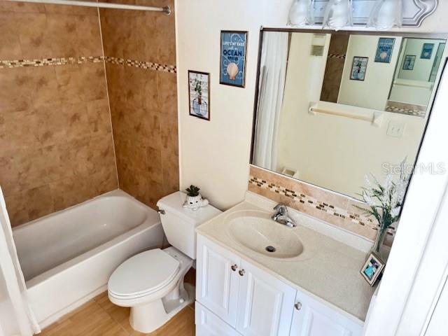 Image 14 of 64 For 946 Virginia Street 104- J