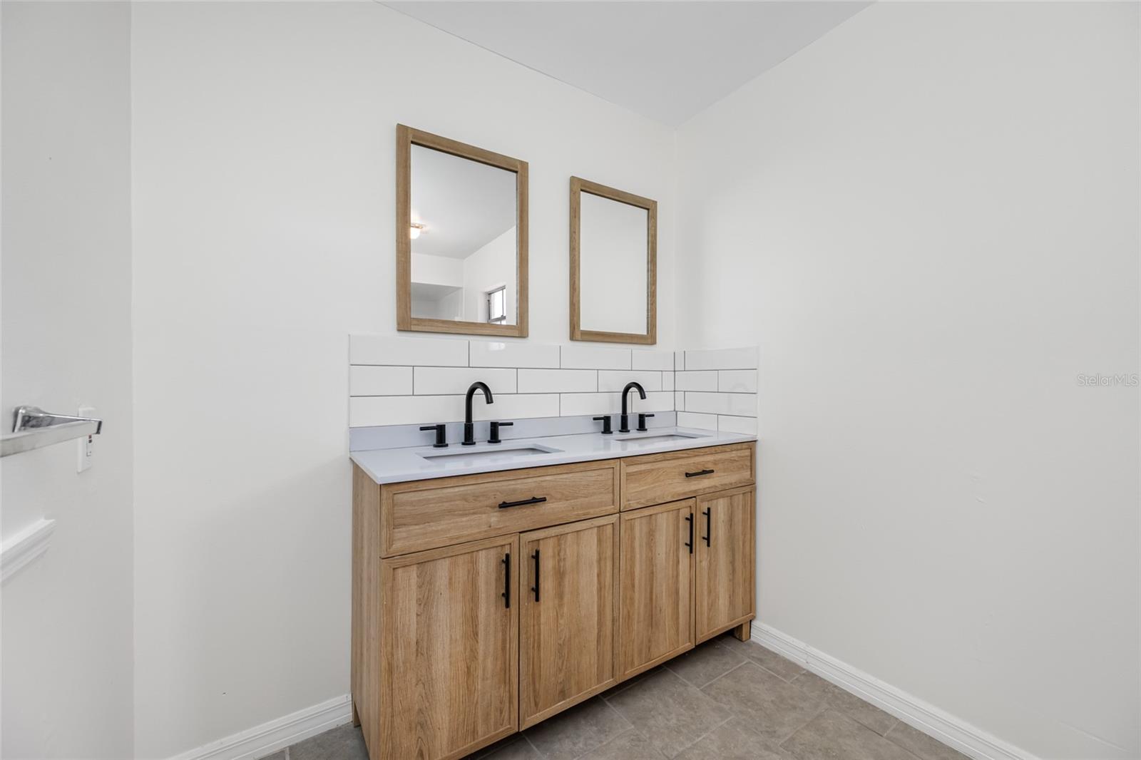 Image 25 of 53 For 3428 Yale Circle