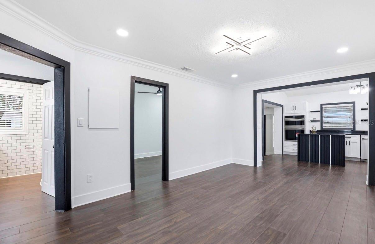 Image 15 of 67 For 2132 Bird Street